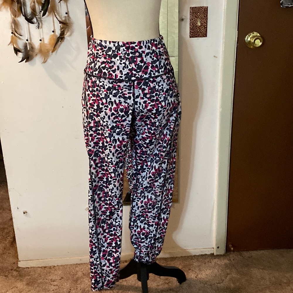 🎸🎸Pink cheetah active wear bottoms with side cellphone pockets